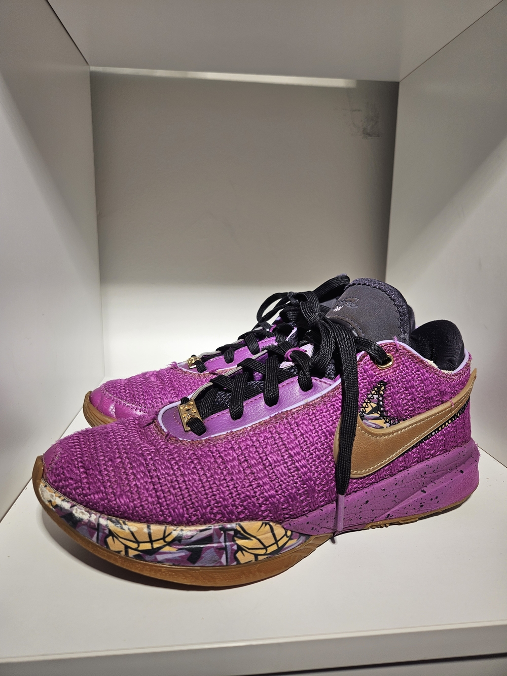 Nike Kids LeBron 20 Gs Vivid Purple Knit Low-Top Sneakers w Gold Swoosh Size 7Y